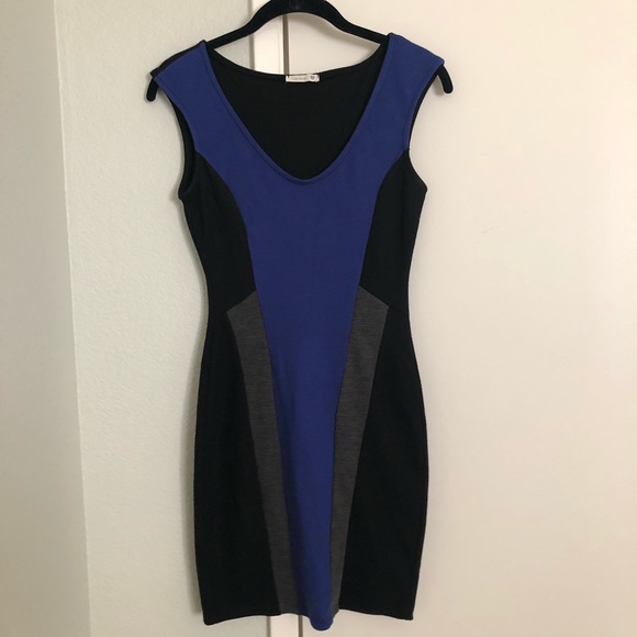 body con dress with V neck - Picture 3 of 4